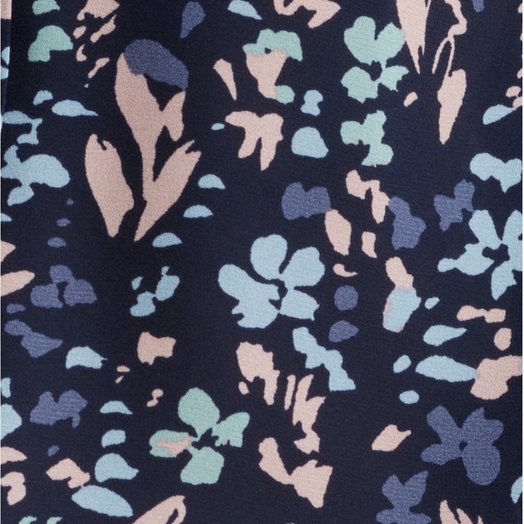 NYDJ Navy Floral Pintuck Blouse NWT - Picture 5 of 6